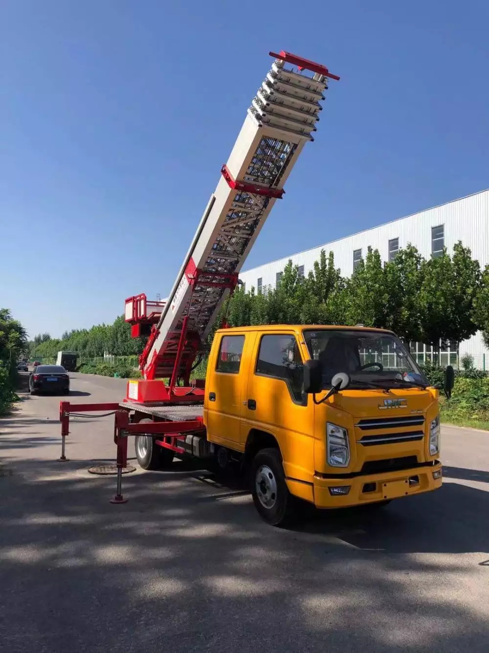 排浦镇附近的云梯车出租服务：轻松解决高空作业需求